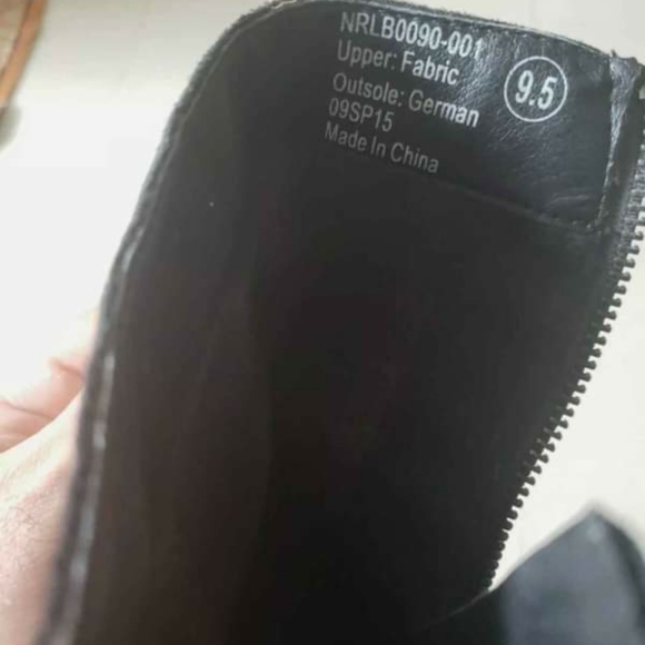 Not rated womens black suede Fringe boots Size 9.5 condition is like new - Picture 4 of 4